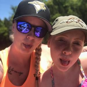 Meet your Posher, Casandra